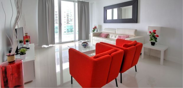 Departamento frente al mar en Sunny Isles, una de las mejores zonas para alojarse cerca de Miami Beach.