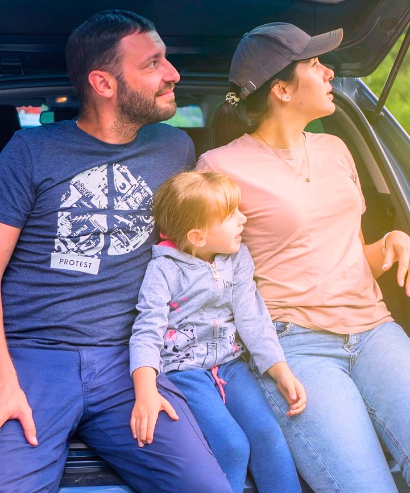 Familia que alquiló un auto para su viaje por Estados Unidos.